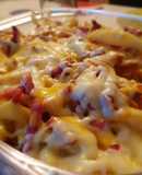 Patatas fritas con bacon y quesos