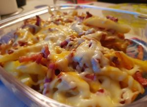 Foto principal de Patatas fritas con bacon y quesos