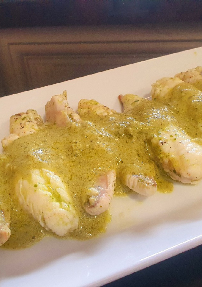 Una foto de Medallones de pescado blanco con salsa pesto