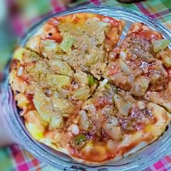 A picture of Homemade Healthy grilled Naan Pizza.