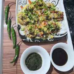 A picture of Biscuit chaat.