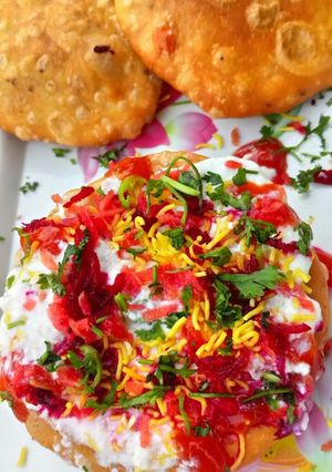 A picture of Khasta Kachori.