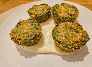 Foto di Tortini di spinaci e ricotta su crema di Parmigiano