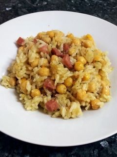 Una foto de Salteado de arroz y garbanzos
