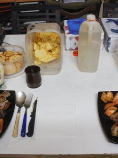 Una foto de Costillas y panceta con tomate