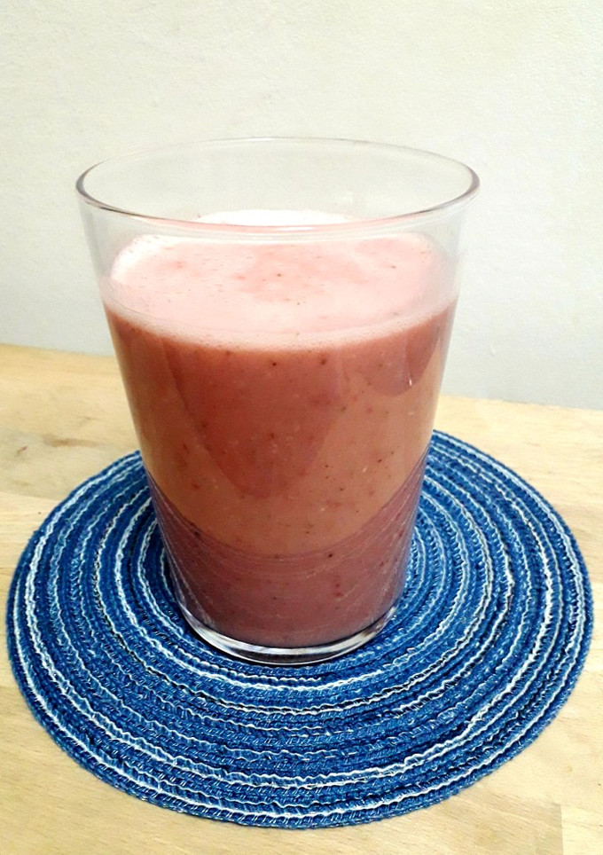 Una foto de Batido de Fresa, frutos secos y Avena