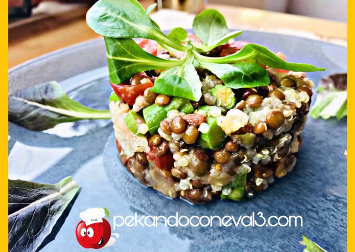 Ensalada de quinoa con verduras y lentejas