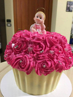 Una foto de Cupcake gigante baby shower femenino