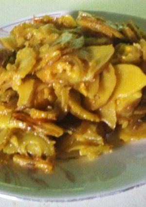 আলু আর কাকরোল ভাজি রেসিপির প্রধান ছবি