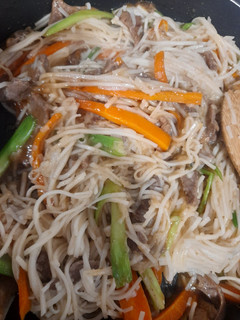 Una foto de Fideos en Salsa Teriyaki