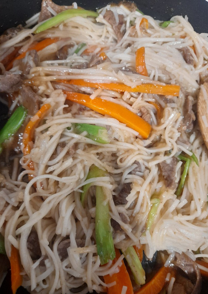 Una foto de Fideos en Salsa Teriyaki