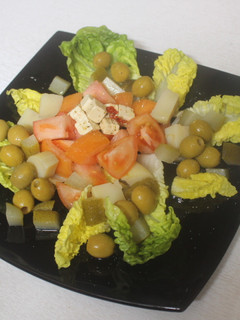 Una foto de Ensalada verde y roja