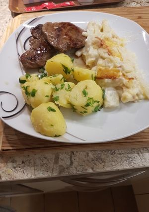 Marha steak besamelles spárgával, sajttal felül sütve recept fotója