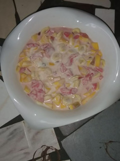A picture of Sweet and sour yogurt fruit salad.