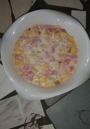 A picture of Sweet and sour yogurt fruit salad.