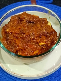 कच्चे आम का लच्छे वाला खट्टा मीठा आचार रेसिपी मुख्य फोटो