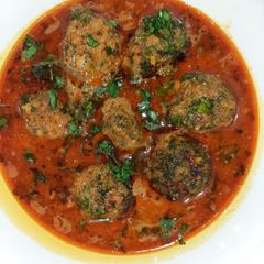 A picture of Palak Paneer kofta curry.