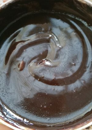 A picture of Chocolate frosting for cake.