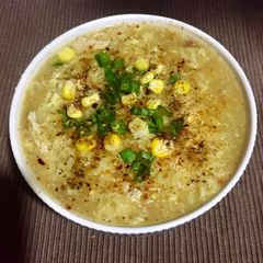 A picture of Instant noodles chicken soup.