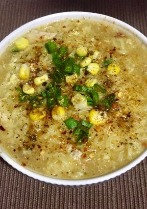 A picture of Instant noodles chicken soup.