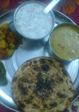उड़द दाल स्पेशल रोटी के साथ (Urad daal with special roti recipe in hindi) रेसिपी मुख्य फोटो