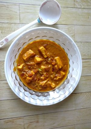 A picture of Aam paneer masala.