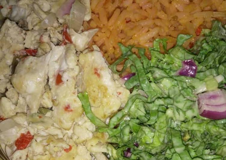 Jollop rice and salad with scramble egg