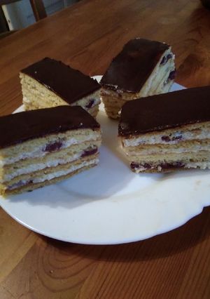 Mézes, meggyes grízes krémmel recept fotója