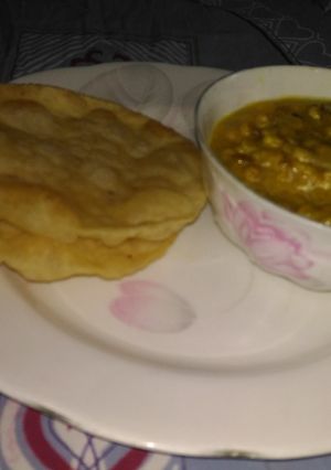 A picture of Dal pakwan.