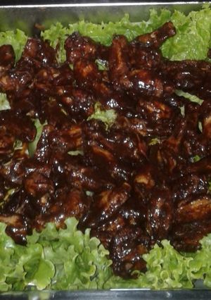 Una foto de Alitas en salsa barbacoa