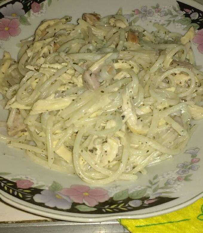 Una foto de Espaguetis con Pollo y Crema de Leche