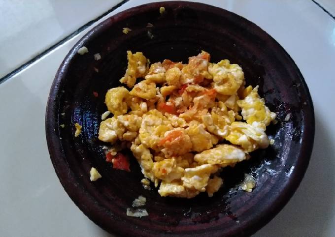 Bagaimana Menyiapkan Telur Orak-Arik Geprek Simple, Sempurna