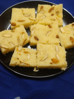 ரவா பர்பி(rava burfi recipe in tamil) செய்முறை முக்கிய புகைப்படம்