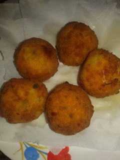 Una foto de Croquetas de Arroz con Verduras y Queso 😋