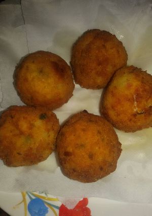 Una foto de Croquetas de Arroz con Verduras y Queso 😋