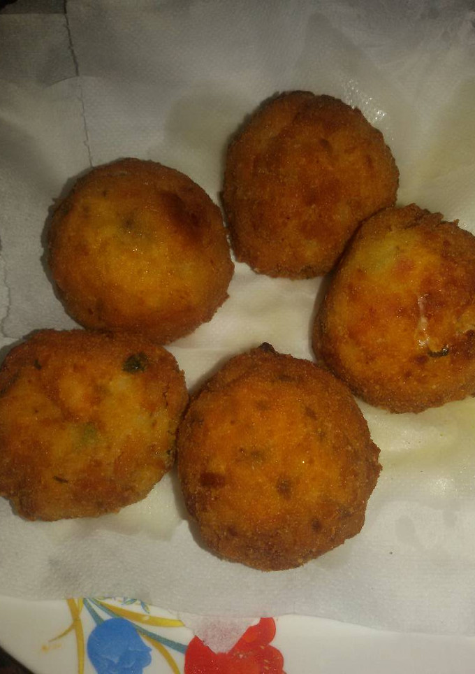 Una foto de Croquetas de Arroz con Verduras y Queso 😋