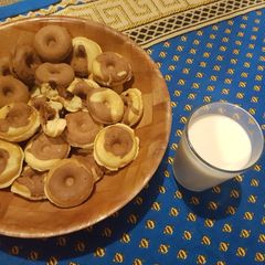 A picture of Donuts in donut maker.