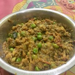 A picture of Baingan bharta matar wala.