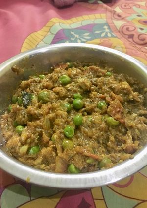 A picture of Baingan bharta matar wala.