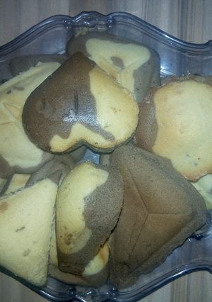 A picture of Two stream cup cake.