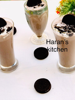 A picture of Oreo milk shake.