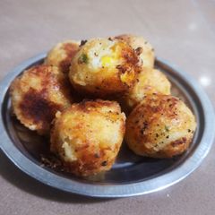 A picture of Corn cheese balls.