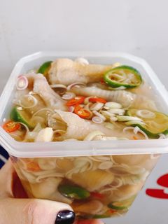 Hình của món Chân gà sả tắc.