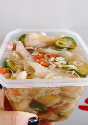 Hình của món Chân gà sả tắc.