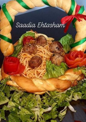 A picture of Red sauce meat 🍖 balls in bread 🍞 basket 🏀.