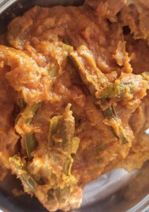 સરગવાનું લોટ વાળું શાક (Drumstick Besan Shak Recipe In Gujarati) રેસીપી મુખ્ય ફોટો