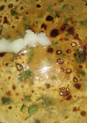 A picture of Butter spinach Paratha.
