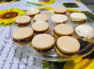 Una foto de Alfajores de masa sable 😋