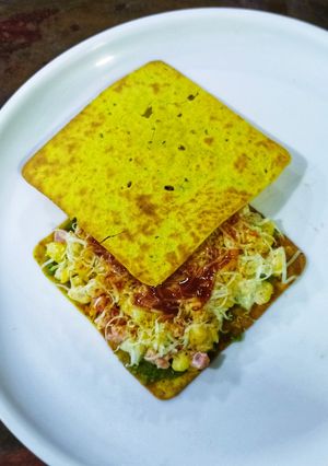 A picture of Cheese Khakhra Chaat.