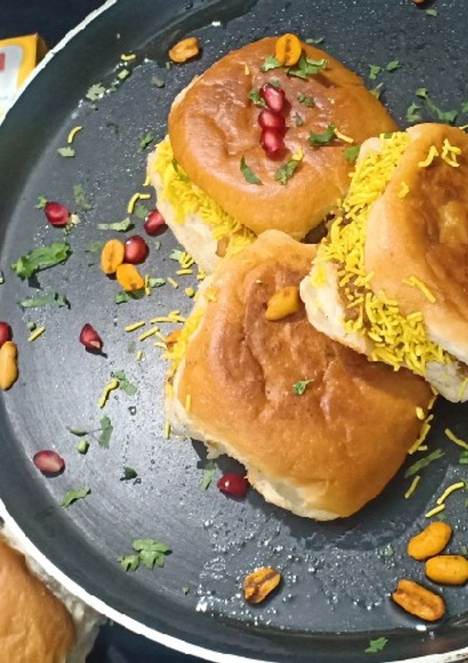 જૈન કચ્છી દાબેલી (Jain Kutchi Dabeli Recipe In Gujarati) રેસીપી મુખ્ય ફોટો